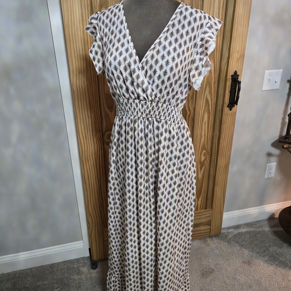SHEIN Dresses & Skirts - SHEIN Brown and White Patterned Maxi Dress